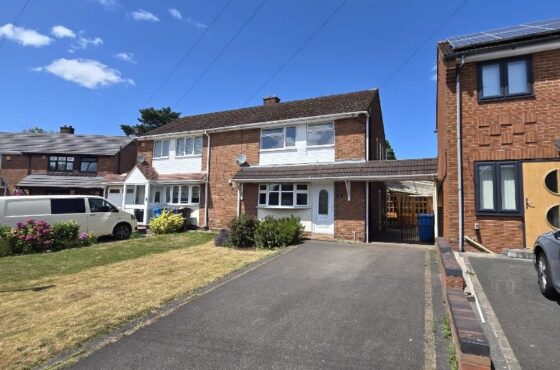 Hollybank Avenue, Essington