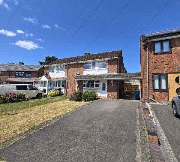 Hollybank Avenue, Essington